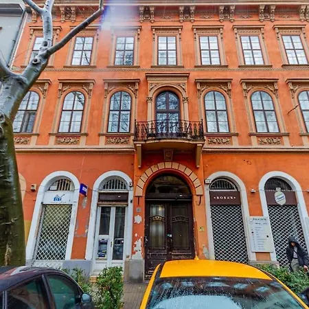 Colorful Cityscape Retreat By Nw Budapest Exterior photo