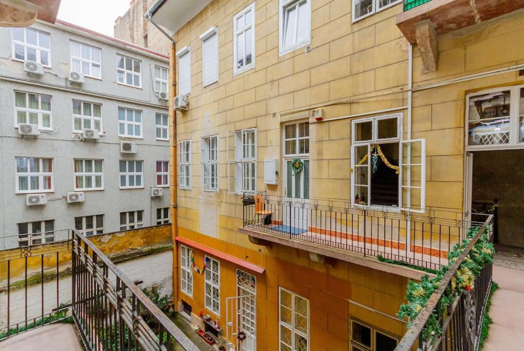 Colorful Cityscape Retreat By Nw * Будапешт
